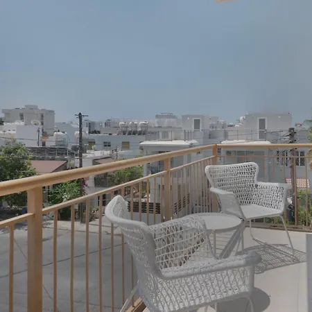 Phaedrus Living Terra Cotta Flat Apartman *