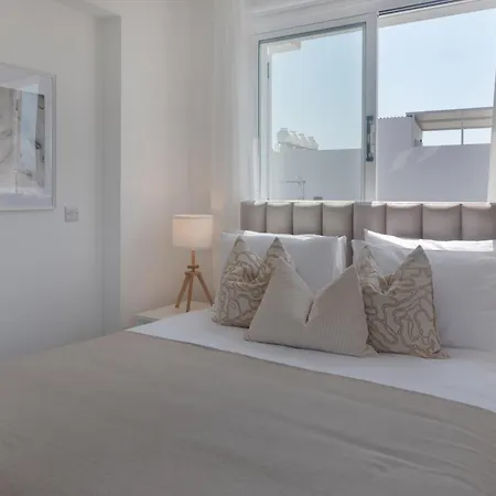 Phaedrus Living Terra Cotta Flat