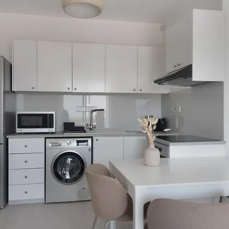 Phaedrus Living Terra Cotta Flat Paphos