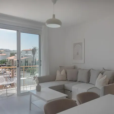 Phaedrus Living Terra Cotta Flat Apartment *