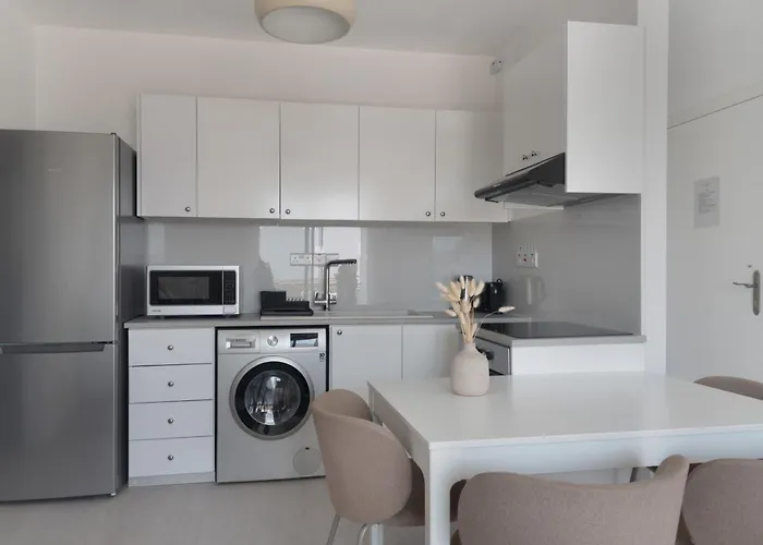 Phaedrus Living Terra Cotta Flat Paphos