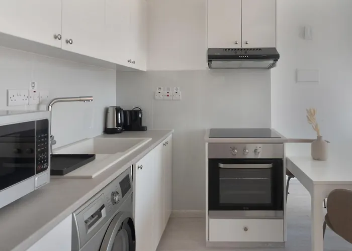 Phaedrus Living Terra Cotta Flat Paphos