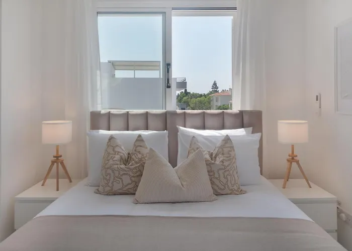 Phaedrus Living Terra Cotta Flat Apartmán